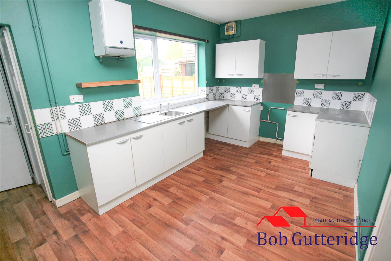 FITTED KITCHEN / DINER